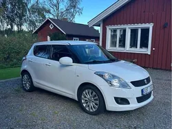 Vit Begagnad 2012 Suzuki Swift Halvkombi | 49 900 kr (Marknadspris)