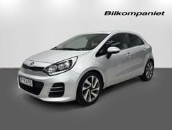 Grå Begagnad 2016 Kia Rio Halvkombi | 69 900 kr (Marknadspris)