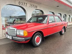 Röd Begagnad 1985 Mercedes 200 Sedan | 115 000 kr