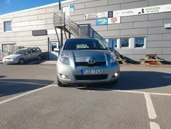 Grå Begagnad 2010 Toyota Yaris Halvkombi | 79 900 kr (Lite dyr)