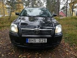 Svart Begagnad 2005 Toyota Avensis Kombi | 15 000 kr (Superpris)