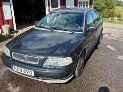 Svart Begagnad 2000 Volvo S40 Sedan | 10 000 kr (Bra pris)