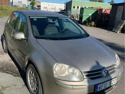 Brun Begagnad 2005 VW Golf IV Sportline Halvkombi | 15 000 kr (Dyr)