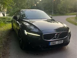 Svart Begagnad 2020 Volvo S60 R-Design Sedan | 304 900 kr (Marknadspris)