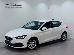 Vit Begagnad 2022 Seat Leon Style Halvkombi | 129 900 kr (Marknadspris)