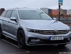 Silver samma som bilen Begagnad 2020 VW Passat R-line Kombi | 259 900 kr (Marknadspris)
