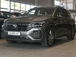 Grå Begagnad 2022 VW Touareg R-line SUV | 579 000 kr (Lite dyr)