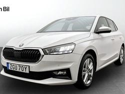 Vit Begagnad 2023 Skoda Fabia Style Halvkombi | 209 500 kr (Marknadspris)
