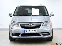 Grå Begagnad 2013 Lancia Voyager Minibuss | 189 900 kr (Dyr)