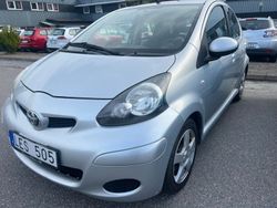 Silver Begagnad 2010 Toyota Aygo Halvkombi | 32 999 kr (Marknadspris)