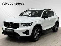 Vit Begagnad 2022 Volvo XC40 Plus SUV | 389 900 kr (Marknadspris)