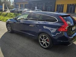 Blå Begagnad 2015 Volvo V60 Ocean Race Kombi | 122 000 kr (Marknadspris)