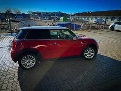 Röd Begagnad 2015 Mini Cooper D Halvkombi | 85 000 kr (Marknadspris)