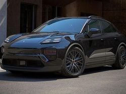 Svart Ny 2025 Porsche Macan SUV | 1 129 400 kr (Bra pris)