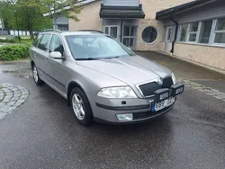 Brun Begagnad 2008 Skoda Octavia Kombi | 25 900 kr (Marknadspris)