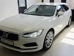 Vit Begagnad 2018 Volvo V90 Momentum Kombi | 199 000 kr (Bra pris)