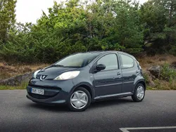 Grå Begagnad 2008 Peugeot 107 Halvkombi | 24 900 kr (Marknadspris)