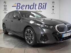 Grå Begagnad 2024 BMW 520 M Sport Kombi | 599 500 kr (Dyr)