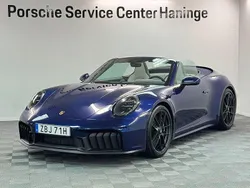 Blå (gentian blue metallic) Ny 2025 Porsche 911 Carrera GTS Cab | 1 995 000 kr