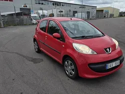 Röd Begagnad 2008 Peugeot 107 Halvkombi | 21 900 kr (Marknadspris)