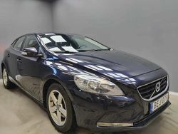 Mörkblå (blå) Begagnad 2016 Volvo V40 Kinetic Kombi | 99 900 kr (Bra pris)