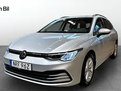 Silver (reflex silver metallic) Begagnad 2023 VW Golf VIII Life Kombi | 274 900 kr (Marknadspris)