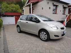 Ljusbrun (brun) Begagnad 2009 Toyota Yaris Halvkombi | 49 500 kr (Marknadspris)