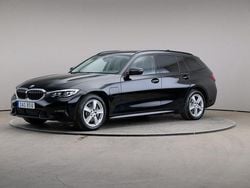 Svart Begagnad 2020 BMW 330e Sport Line Kombi | 289 000 kr (Marknadspris)
