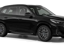Svart (black sapphire metallic) Ny 2025 BMW X1 Shadowline SUV | 638 100 kr (Marknadspris)
