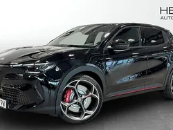 Svart (black) Ny 2025 Alfa Romeo Junior Veloce SUV | 507 800 kr