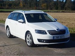 Vit Begagnad 2013 Skoda Octavia Elegance Kombi | 135 000 kr (Marknadspris)