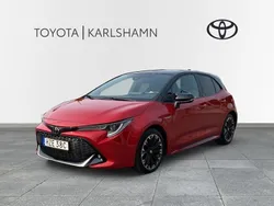 Röd Begagnad 2021 Toyota Corolla Hybrid Sport Halvkombi | 259 000 kr (Marknadspris)