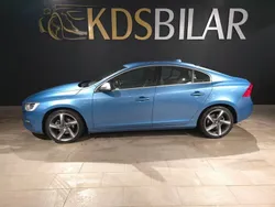 Blå Begagnad 2014 Volvo S60 R-Design Sedan | 149 900 kr (Marknadspris)