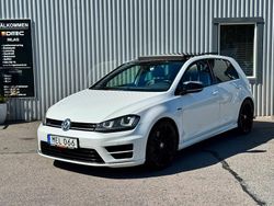 Vit Begagnad 2015 VW Golf VII R Halvkombi | 219 900 kr (Marknadspris)