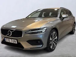 Grå Begagnad 2021 Volvo V60 Pro Kombi | 329 900 kr (Marknadspris)