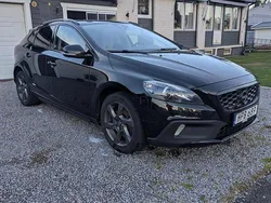 Svart Begagnad 2016 Volvo V40 CC Momentum Kombi | 125 000 kr (Bra pris)
