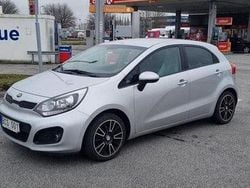 Grå Begagnad 2013 Kia Rio Halvkombi | 64 599 kr (Marknadspris)