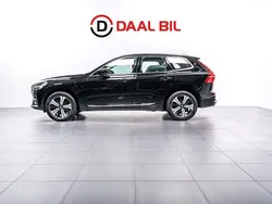 Svart Begagnad 2022 Volvo XC60 Core SUV | 369 700 kr (Bra pris)