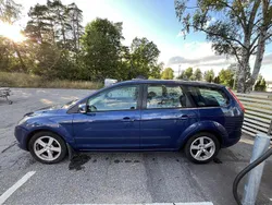 Blå Begagnad 2010 Ford Focus Platinum Kombi | 19 900 kr (Bra pris)