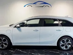 Vit Begagnad 2021 Kia Ceed 2 Kombi | 209 900 kr (Bra pris)
