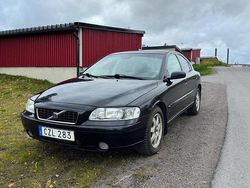 Svart Begagnad 2004 Volvo S60 Sedan | 30 000 kr (Marknadspris)
