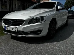 Vit Begagnad 2014 Volvo S60 Summum Sedan | 170 000 kr (Marknadspris)