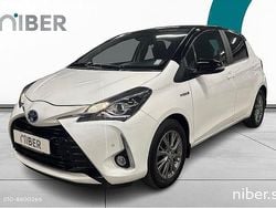 Vit Begagnad 2018 Toyota Yaris Hybrid Halvkombi | 169 900 kr (Marknadspris)