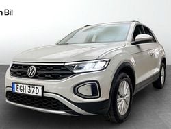 Grå Begagnad 2022 VW T-Roc Life SUV | 259 900 kr (Marknadspris)