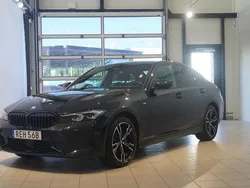 Svart Begagnad 2023 BMW 330e M Sport Kombi | 484 800 kr (Superpris)