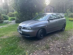 Grå Begagnad 2006 Seat Ibiza Halvkombi | 25 000 kr (Marknadspris)