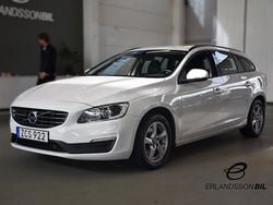 Vit Begagnad 2017 Volvo V60 Kinetic Kombi | 159 900 kr (Dyr)
