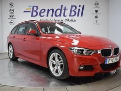 Melbournerödmetallic Begagnad 2018 BMW 320 M Sport Kombi | 259 500 kr (Marknadspris)