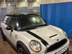 Ljusgrå/silver Begagnad 2011 Mini Cooper S Halvkombi | 94 900 kr (Marknadspris)