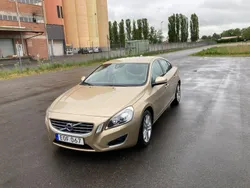 Ljusbrun Begagnad 2010 Volvo S60 Summum Sedan | 99 500 kr (Marknadspris)